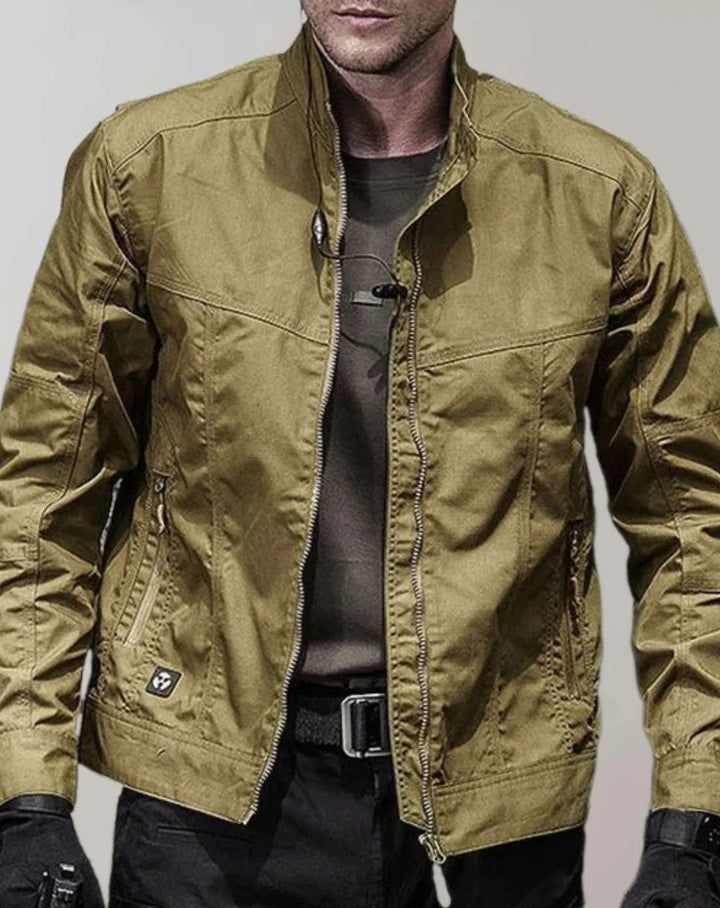 Stijlvolle legergroene Heren Cargojack Legend. Comfortabele casual tussenjas, perfect voor herenmode en veelzijdig.