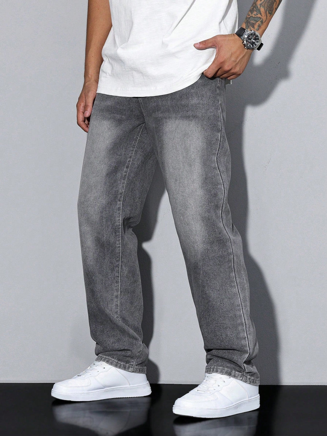 Heren baggy jeans met trendy washed look. Comfortabele wijde spijkerbroek voor casual streetwear.