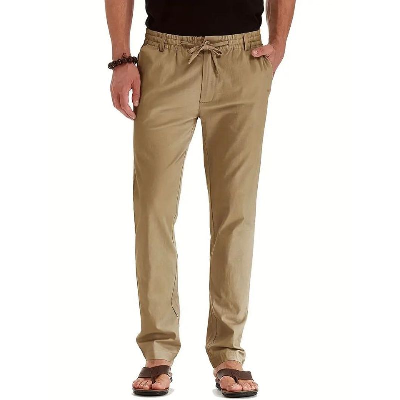 Close-up van de zachte stof van de comfortabele Herve herenbroek, ideaal voor casual zomerse dagen.