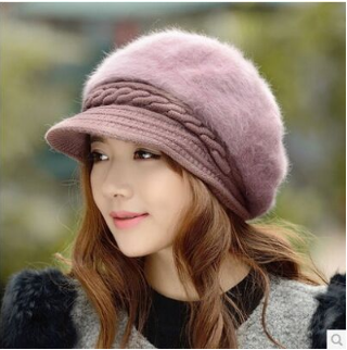 Stijlvolle dames winterhoed met klep, warm en trendy, ideaal voor herfst en winter.