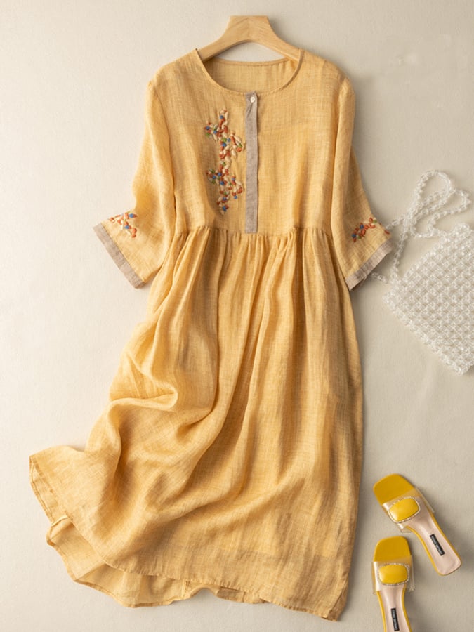 Dames geborduurde jurk in ethno-stijl. Comfortabele boho chic zomerjurk met losse pasvorm, perfect voor casual dagen.