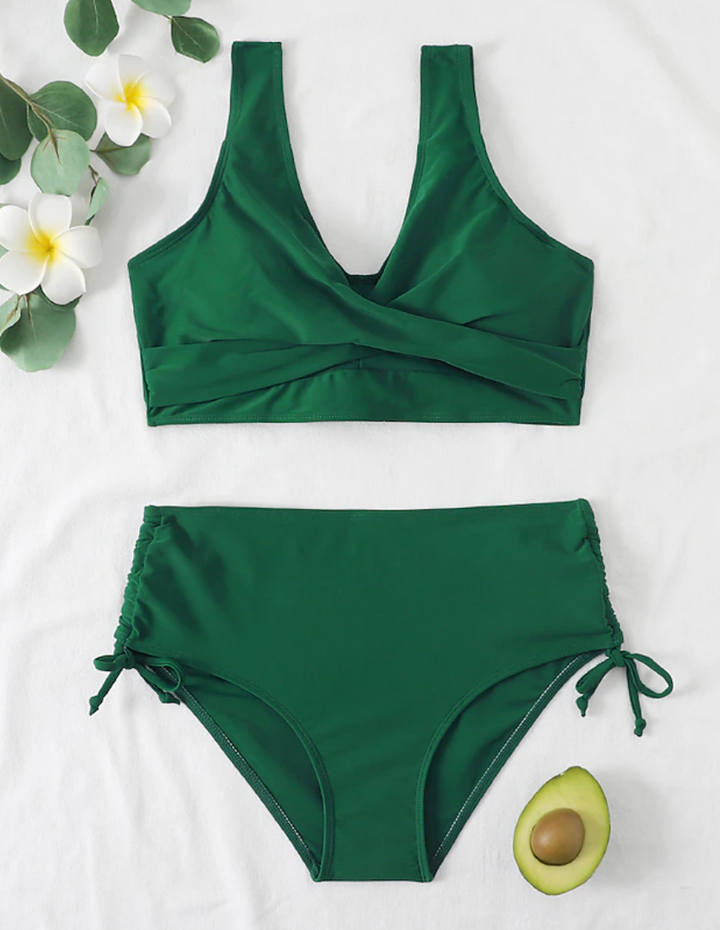 Trendy dames zwemkleding: high waist bikini set met elegante snit en verstelbare schouderbandjes.
