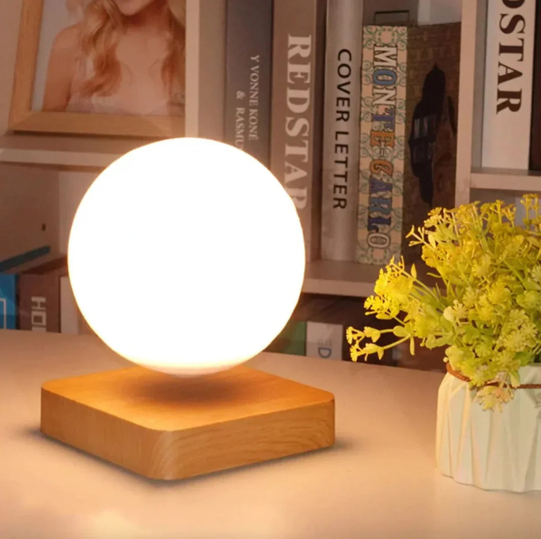 Sfeervolle zwevende maanlamp LunaFloat, modern LED design voor slaapkamer en woonkamer.