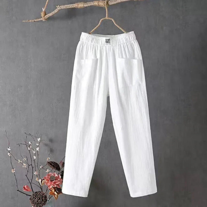 Stijlvolle damesbroek met rechte pijpen, comfortabel en veelzijdig voor een elegante casual outfit.