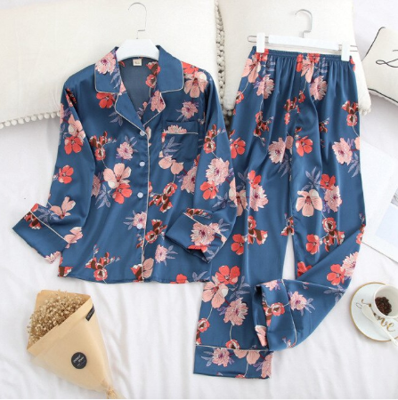 Comfortabele dames pyjamaset, perfect voor ontspannen avonden thuis, modieus en zacht aanvoelend.
