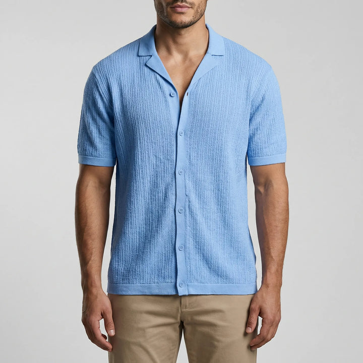 Trendy heren gehaakt zomershirt met korte mouwen, stijlvol en comfortabel voor een relaxte strandlook.