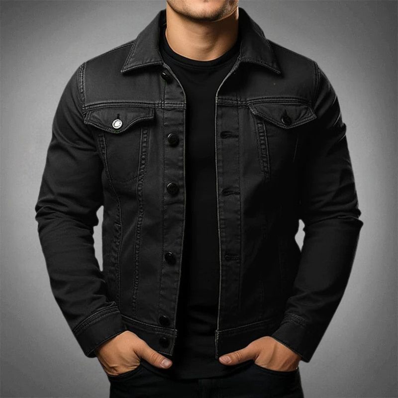 Man draagt comfortabel heren jack, een veelzijdig outerwear stuk. Tijdloos design voor lente, zomer en herfst.