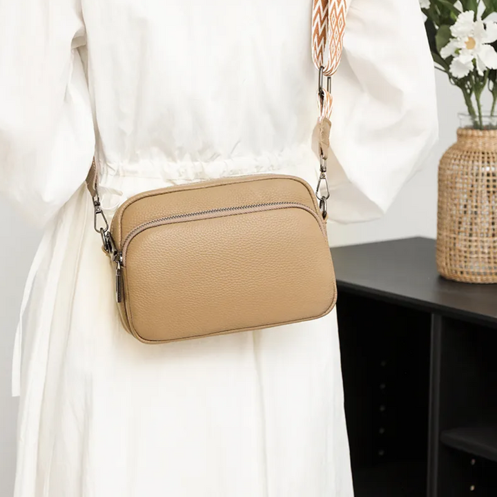 Compacte messenger tas van echt leer, een must-have voor elke dame.