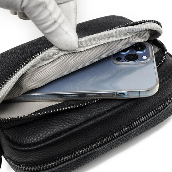 Duurzame echt leren messenger tas voor dames, geschikt voor elke gelegenheid.