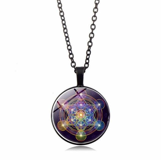 Elegant chakra hangertje Metatron's Kubus. Spiritueel sieraad voor meditatie, yoga en algehele energiebalans.