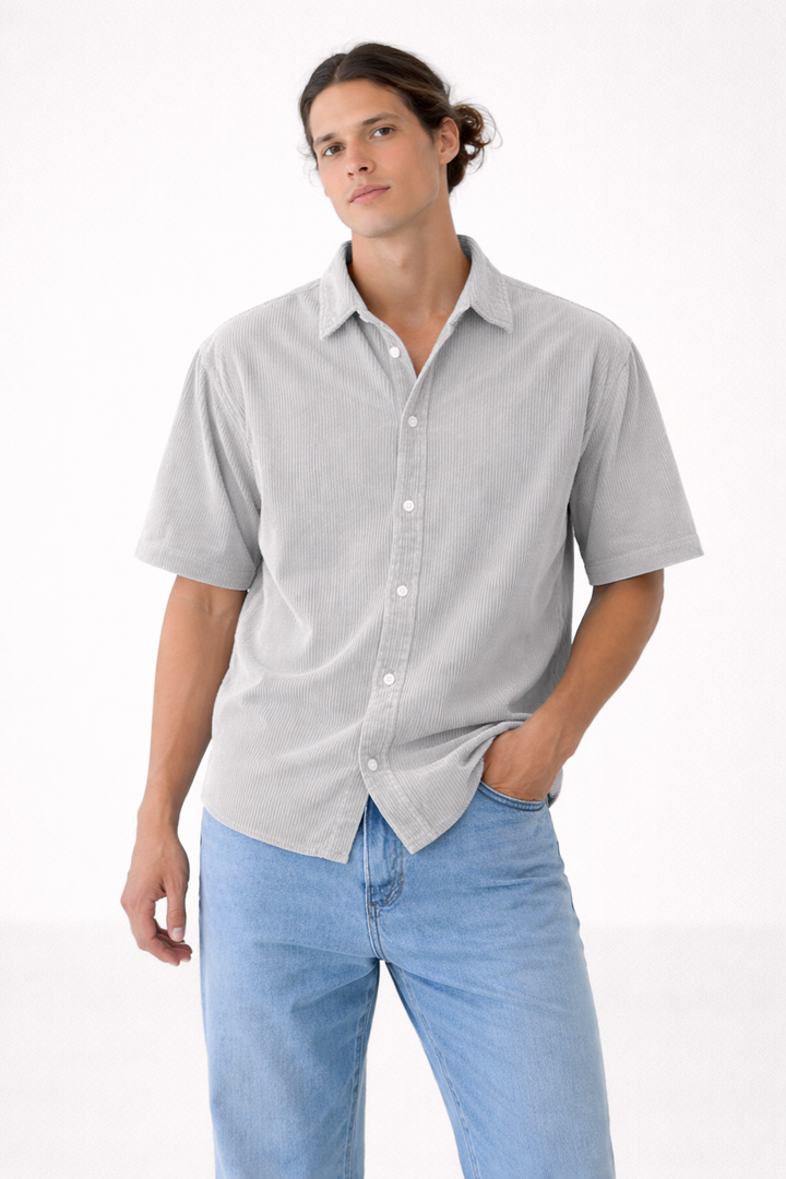 Relaxed fit zomers herenoverhemd met korte mouw, ademend en lichtgewicht. Ideaal voor casual zomerkleding.