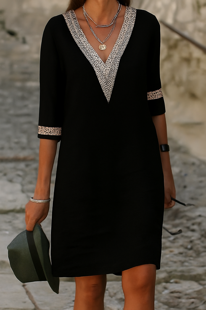 Comfortabele dames mini-jurk met V-hals, gemaakt van katoen-linnen mix. Perfecte casual zomerjurk.