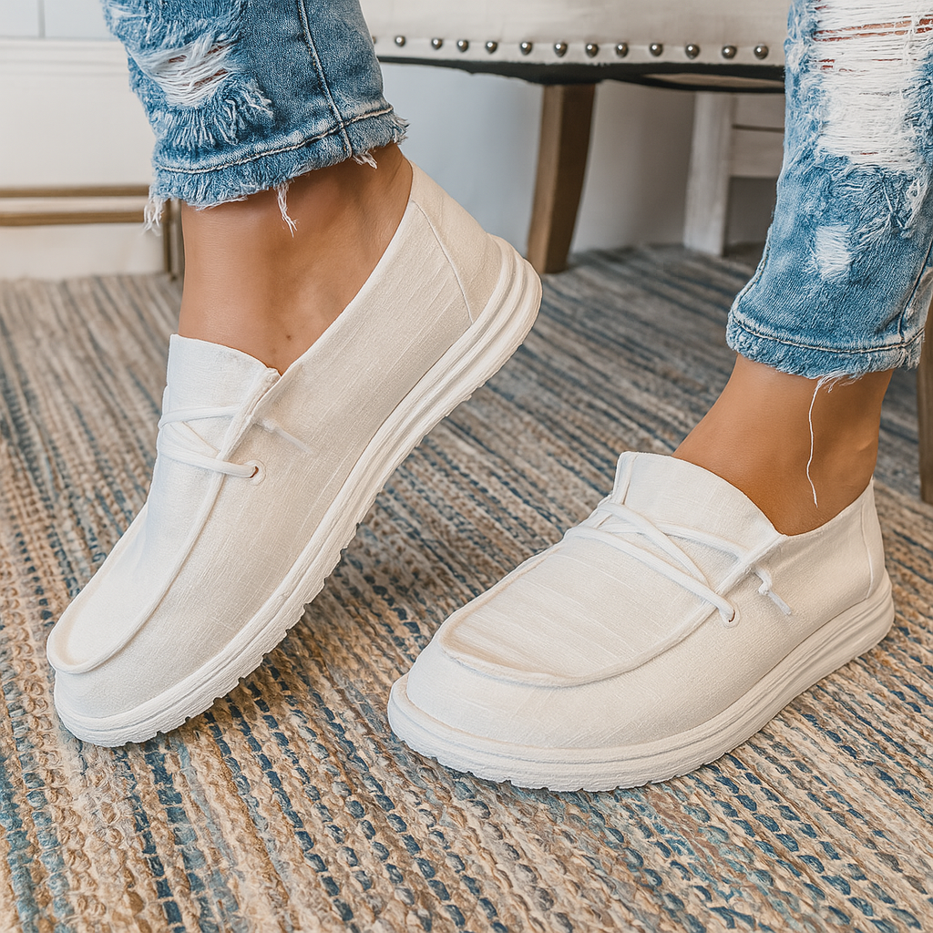 Grijze dames veterschoenen. Comfortabel, plat & ademend design. Stijlvolle casual schoenen voor dagelijks gebruik.