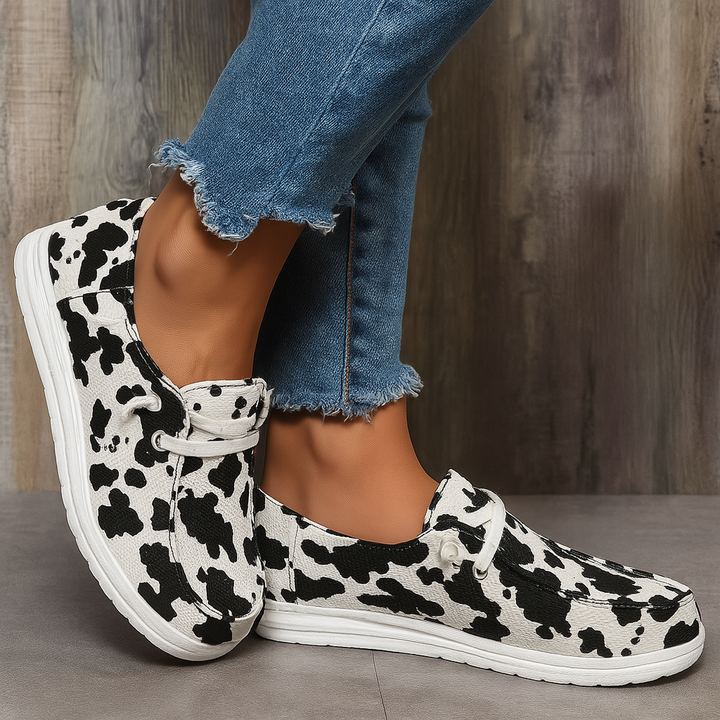 Lichtgewicht & ademende dames veterschoenen. Comfortabel plat model, ideaal voor casual mode. Verkrijgbaar in diverse kleuren.
