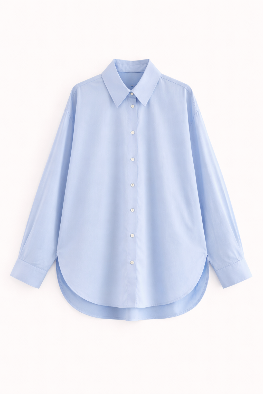 Oversized damesblouse met elegante knoopsluiting, ideaal voor klassieke of zakelijke outfits.