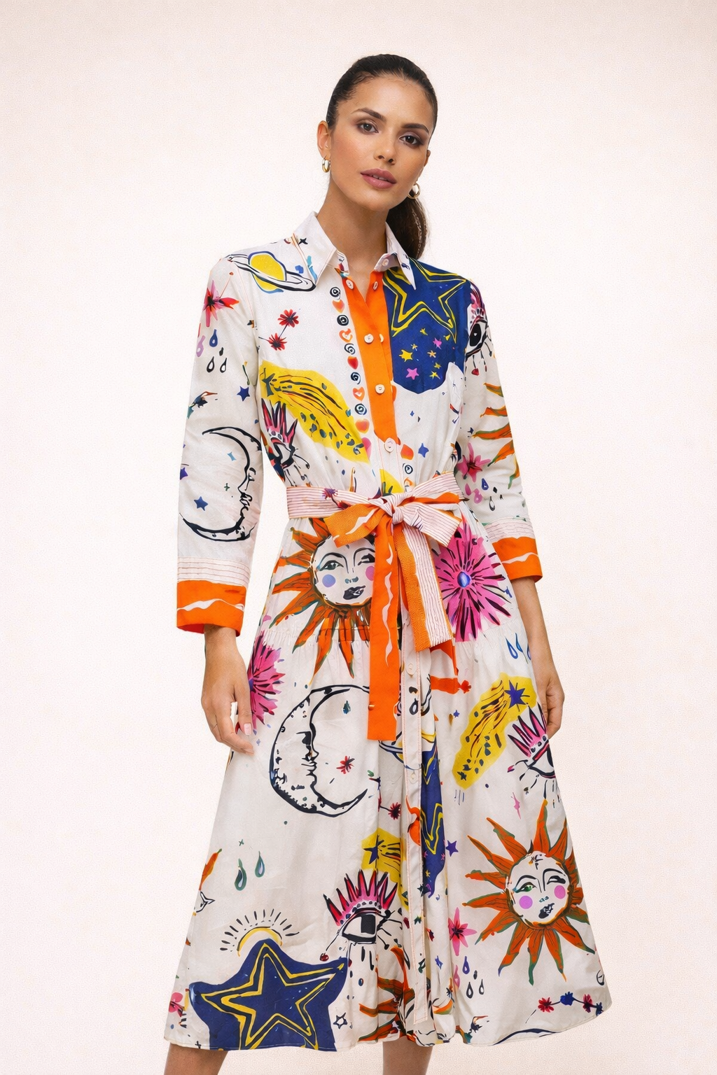 Dames overhemdjurk met levendige veelkleurige print, ideaal als zomerjurk.