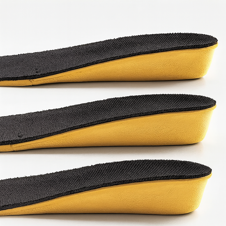 Voeten met comfortabele verhogende inlegzolen, voor onzichtbare lengte en demping gedurende de hele dag.