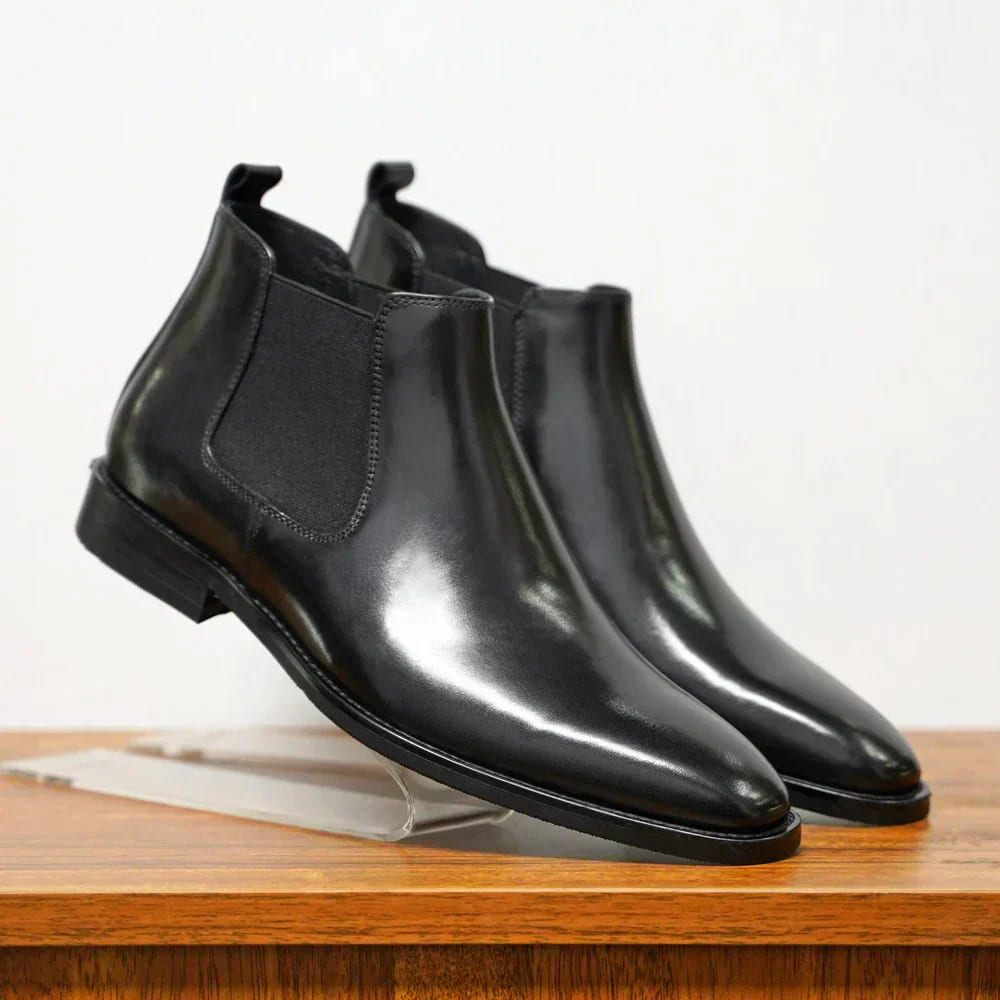 Klassieke heren Chelsea boots van hoogwaardig leer, ideaal voor een tijdloze, comfortabele heren mode look.