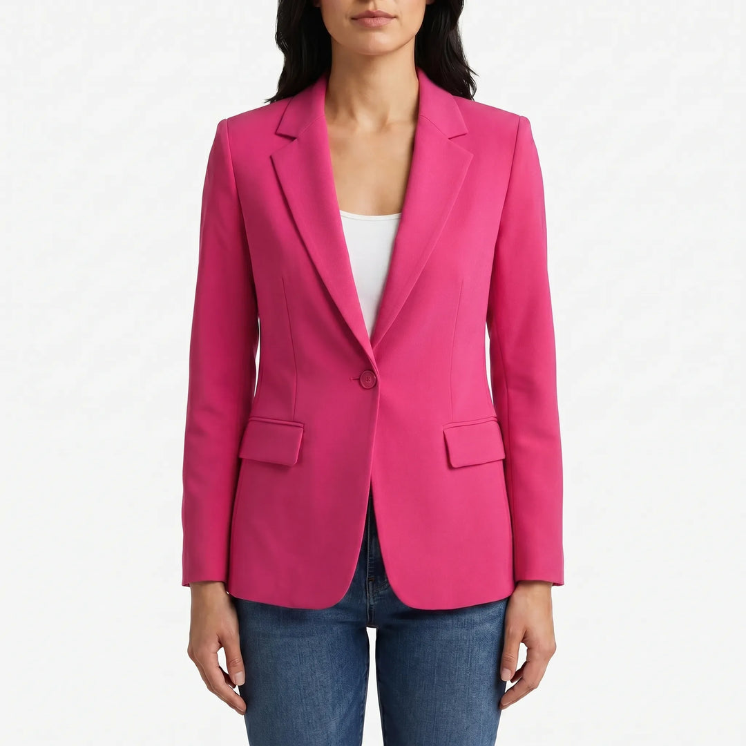 Modieuze, getailleerde damesblazer met één knoop; combineert elegantie, stijl en veelzijdigheid.