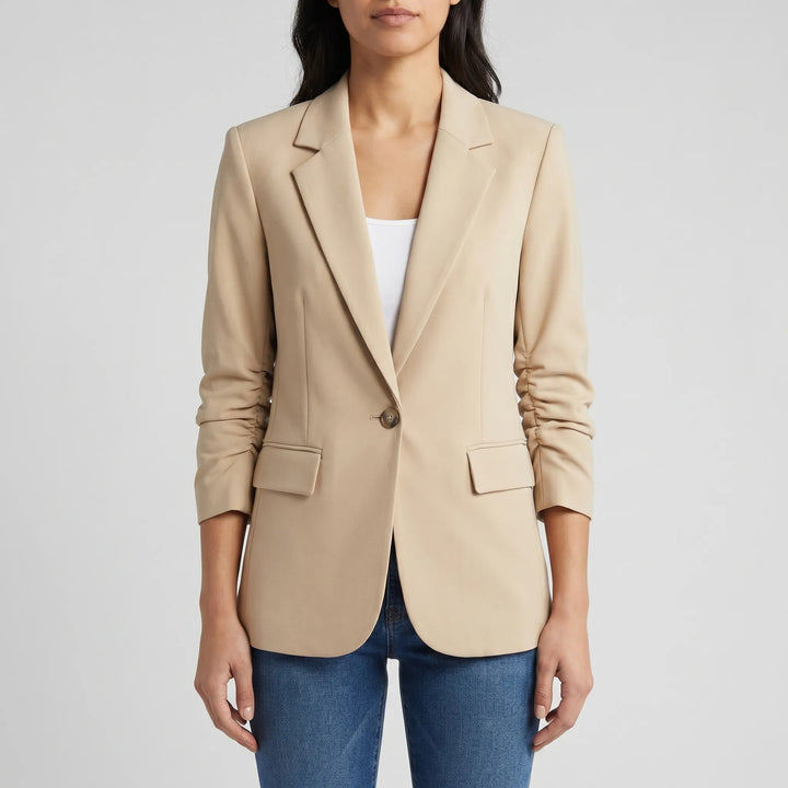 Eénknoops getailleerde damesblazer met reverskraag voor een moderne, vrouwelijke zakelijke look.