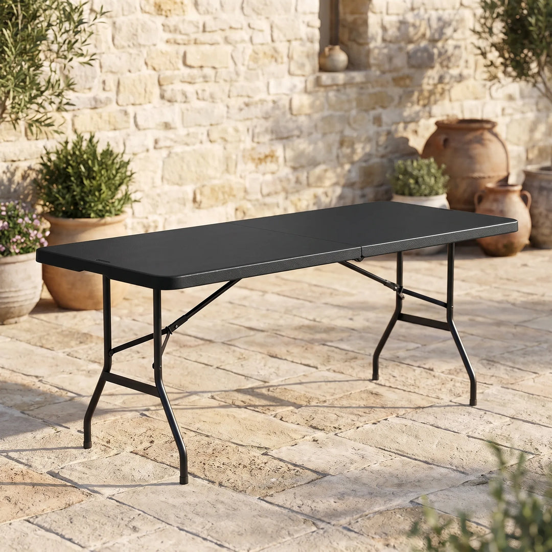 Zwarte inklapbare tuintafel voor 8 personen; perfect voor picknicks, camping of als eettafel buiten.