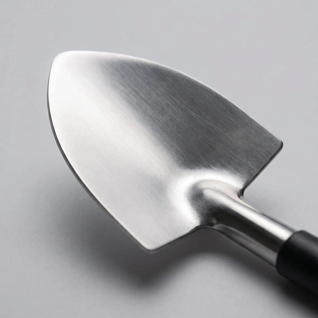 Hobby tuiniers gebruiken deze professionele bonsaigereedschapset voor snoeien, bedraden en vormen.