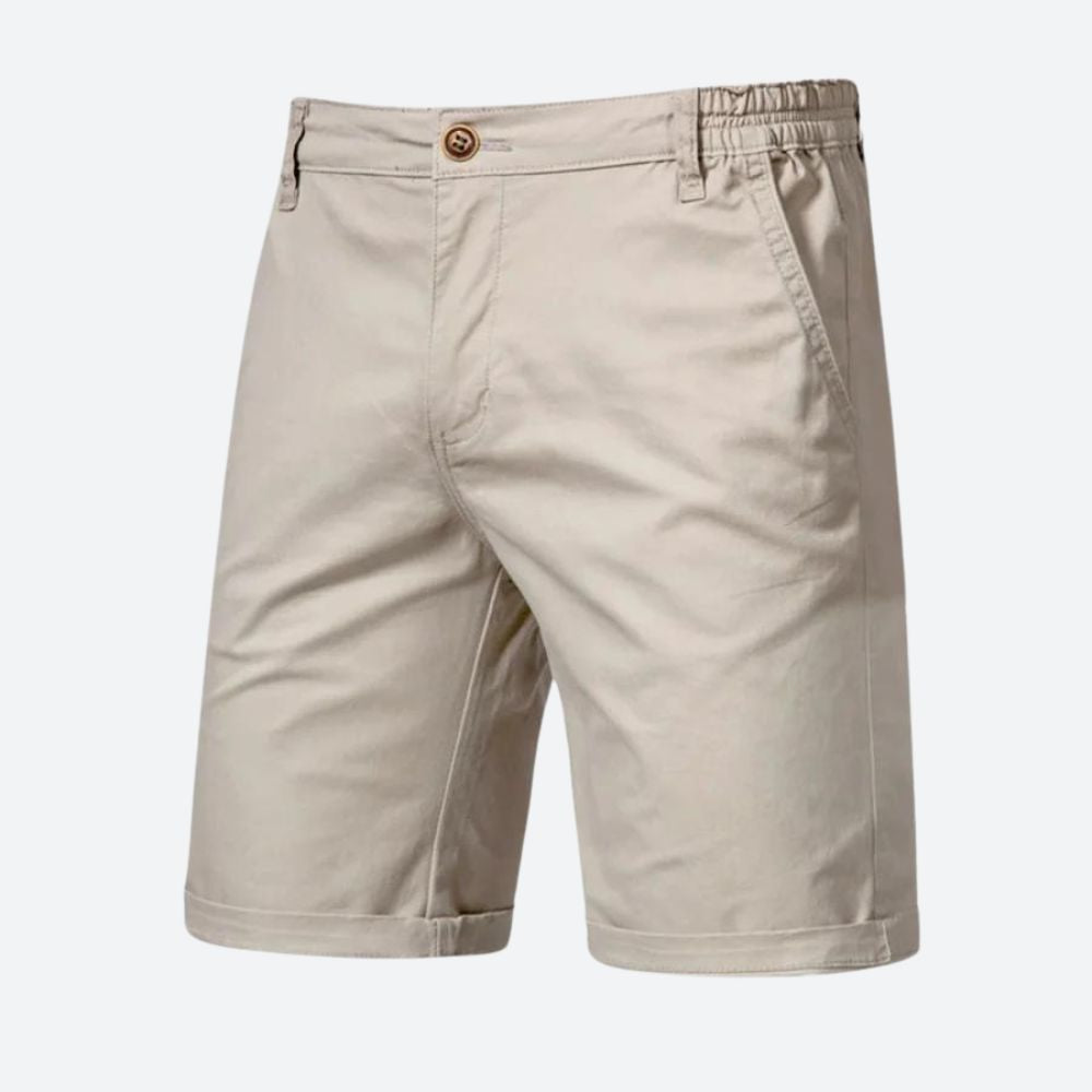 Stijlvolle heren short voor de zomer, met relaxte pasvorm en ademende stof, perfect voor herenmode.