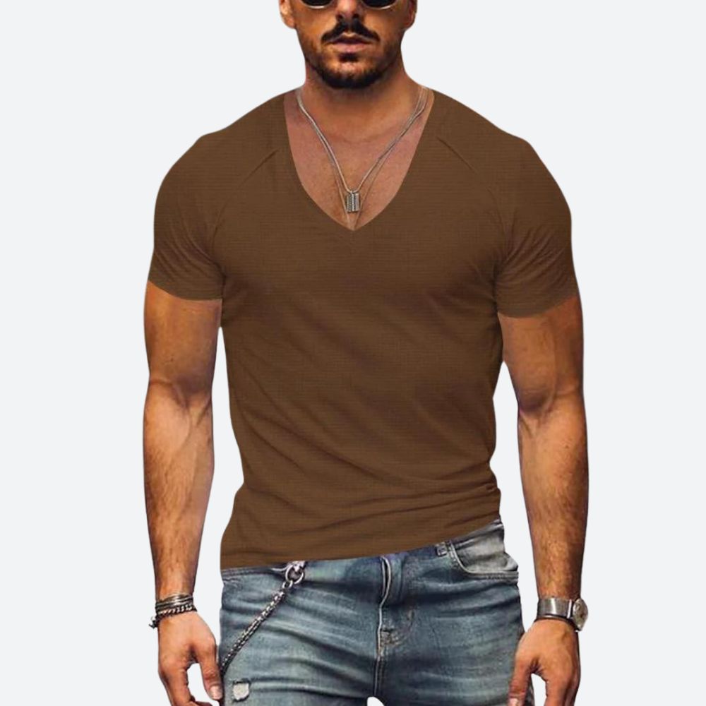 Netjes opgevouwen mannen ademend zomershirt, klaar om te dragen voor een frisse en stijlvolle zomer.