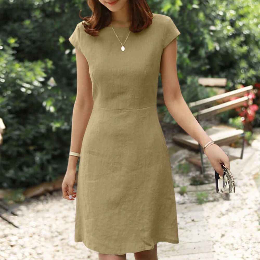 Veelzijdige korte mouwen A-lijn jurk voor dames, geschikt als comfortabele casual of elegante zomerjurk.