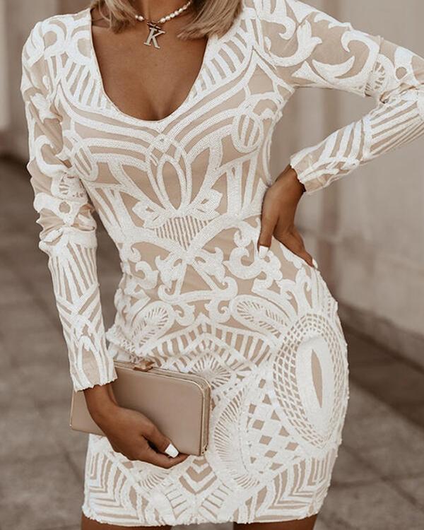 Stijlvolle geborduurde mini bodycon jurk voor dames met diepe V-hals, ideaal voor feestelijke gelegenheden.