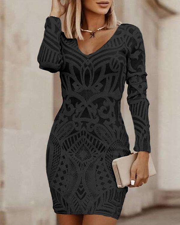 Elegante geborduurde V-hals bodycon jurk voor dames, perfect als chique feestjurk of avondjurk.