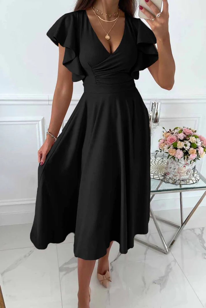 Zomerse modieuze midi jurk voor vrouwen met flatterende vlindermouwen en een comfortabele pasvorm.