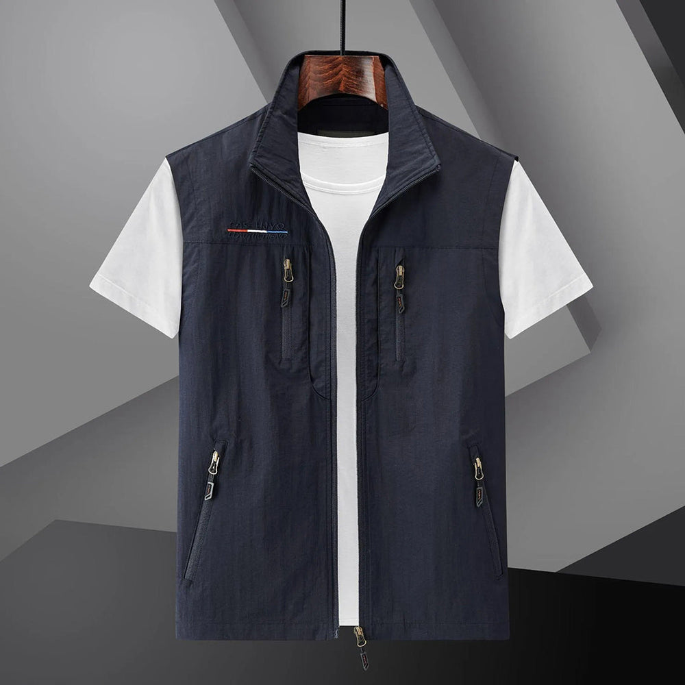 Functioneel heren wandelvest met meerdere zakken, lichtgewicht en sneldrogend voor outdoor avonturen.