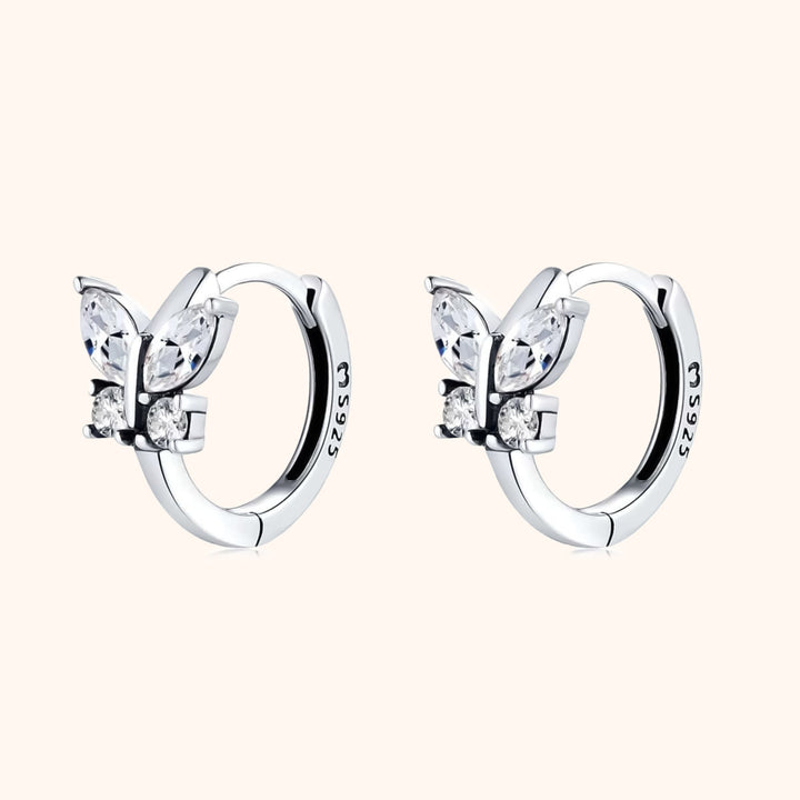 Elegante dames kristal vlinder oorbellen, zilver- of goudkleurig. Perfecte stijlvolle sieraden of cadeau.