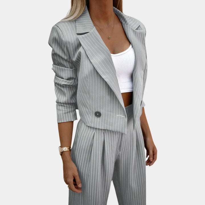 Veelzijdig tweedelig damespak met wijde pijpen, een elegante set voor elke gelegenheid.