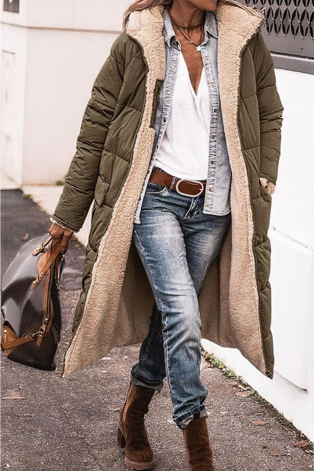 Elegante dames winterparka, winddicht en dubbelzijdig. Stijlvolle en warme optie voor buiten.