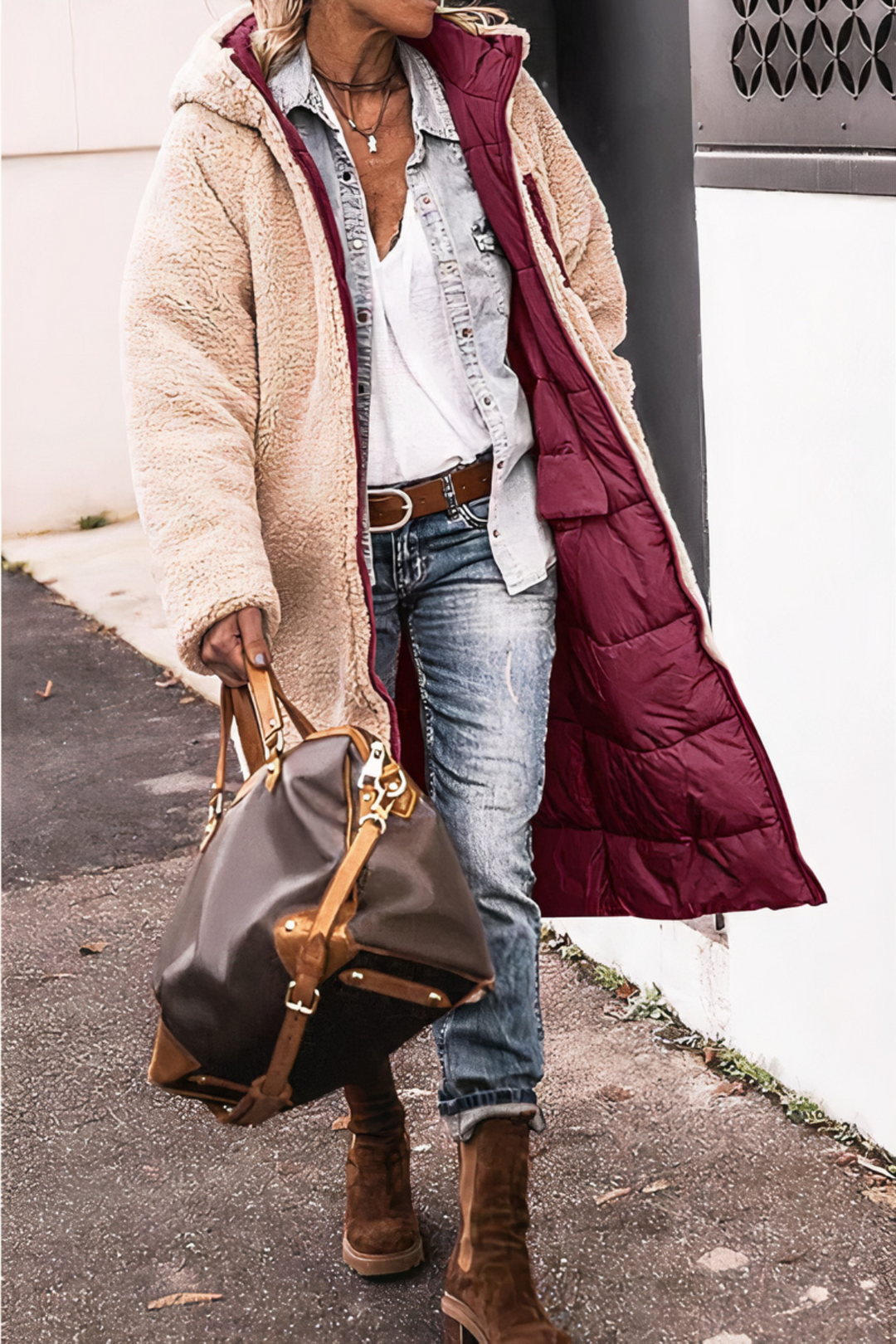 Dames dubbelzijdige parka Nova met de teddy kant zichtbaar. Comfortabele, trendy winterjas en bovenkleding.