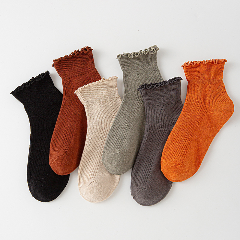 Modieuze ruffle sokken voor vrouwen, perfect als mode accessoire voor elk seizoen.