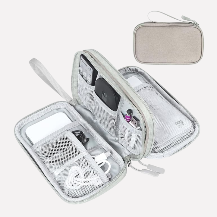 Reis tech organizer met speciale vakken voor powerbank, oordopjes en diverse telefoonkabels.