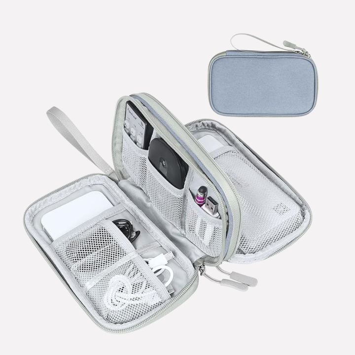 Vooraanzicht van de universele reis tech organizer tas, klaar voor het volgende avontuur.