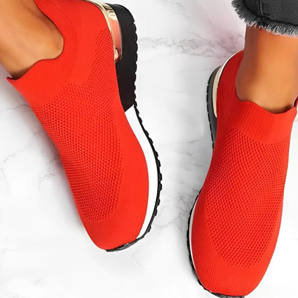 Roze slip-on instappers voor dames; modern design en ultiem comfort. Ideaal voor actieve, alledaagse stijl.
