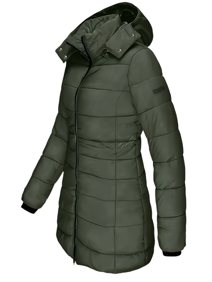 Essentiële dames winterkleding: een warme, waterdichte jas voor koude dagen en buitenactiviteiten.