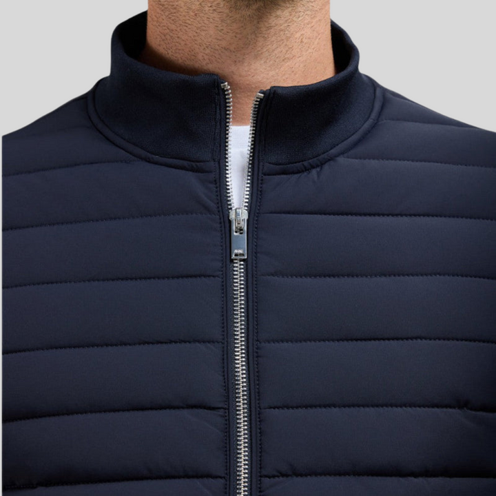 Stijlvolle grijze heren gewatteerde jas met ritssluiting, een veelzijdige herfstjas voor comfort.