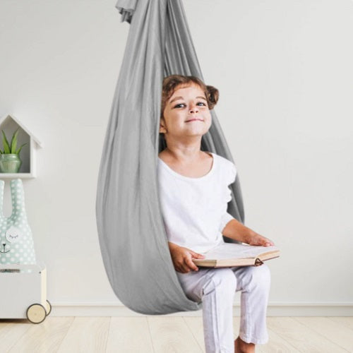 Comfortabele rustschommel voor kind; creëert een veilige, kalmerende ruimte voor ontspanning en stressvermindering.