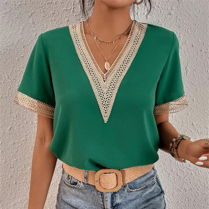 Elegante damesblouse met lange mouw en verfijnde V-hals, voor een comfortabele en stijlvolle uitstraling.
