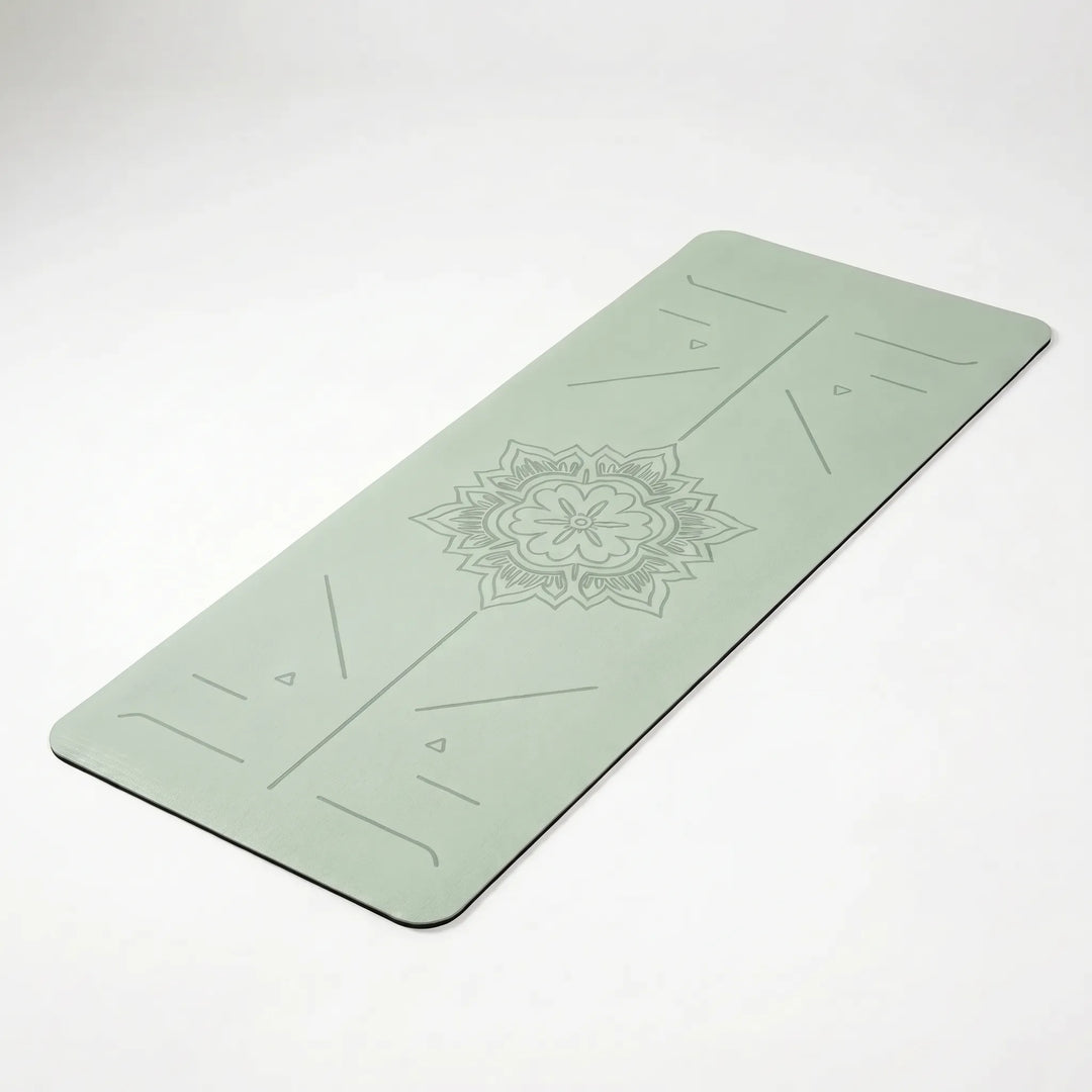 Zachte sportmat met uitlijningslijnen voor comfortabele trainingen. Perfect voor yoga en thuis fitness oefeningen.