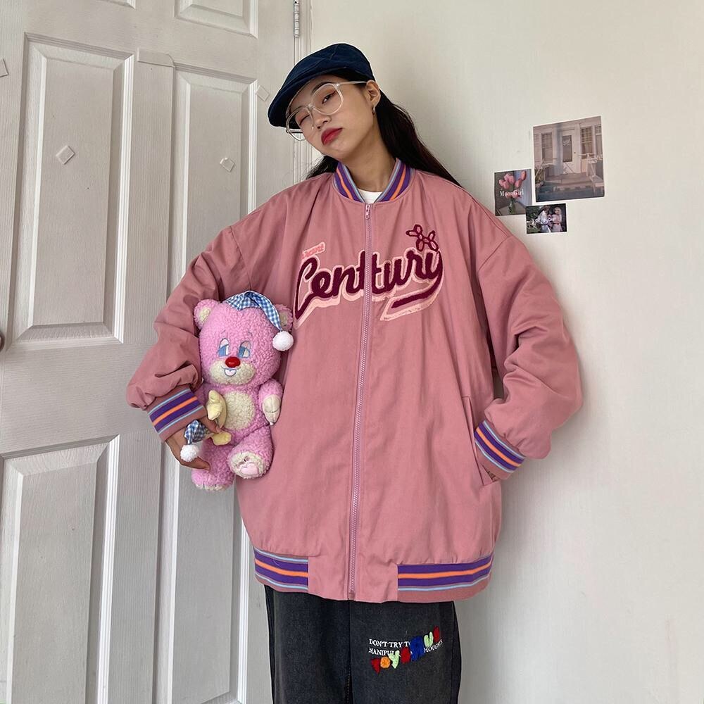 Stijlvolle dames varsity jas, een iconische schooljas die mode en comfort combineert voor vrouwen.