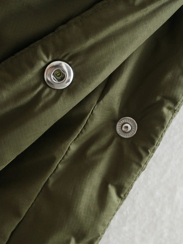 Trendy dames bodywarmer, reguliere pasvorm. Stijlvolle bovenkleding die warmte en moderne damesmode combineert.