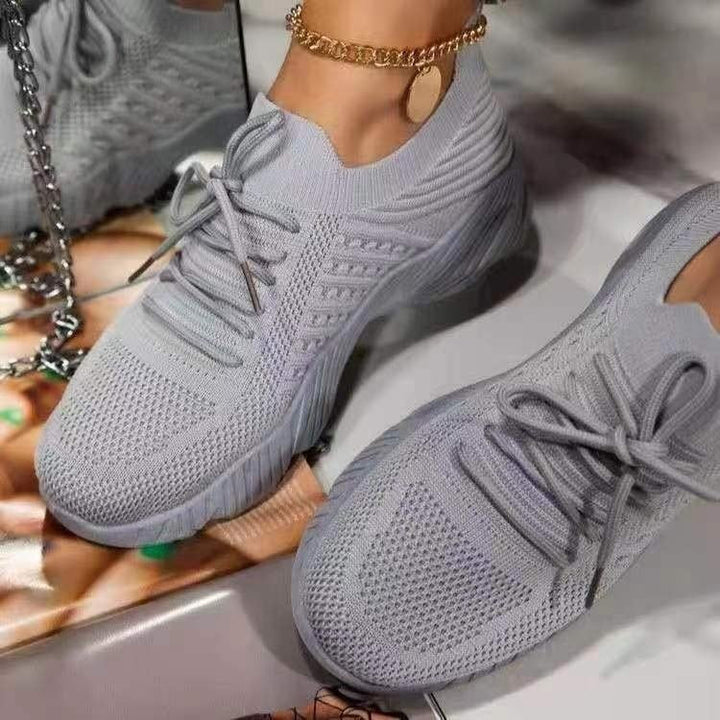 Grijze ComfySneaks™ damessneakers met optimale schokdemping, perfect voor dagelijkse activiteiten.