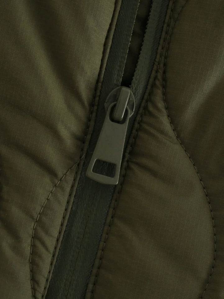 Dames bodywarmer met rits en hoge kraag. Warm en praktisch mouwloos vest voor actieve winterdagen. Bovenkleding.